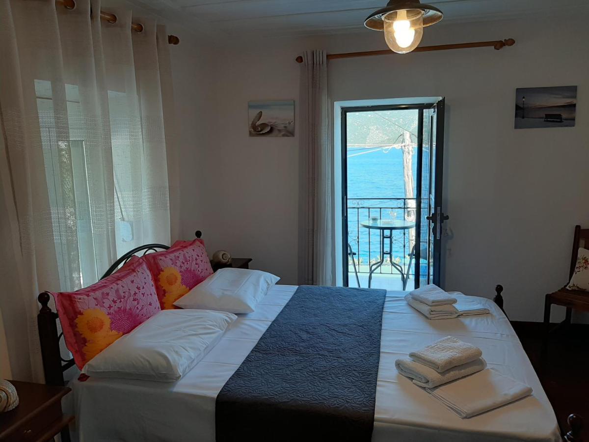Chiona΄S Apartments By The Sea Paleo Trikeri Eksteriør bilde